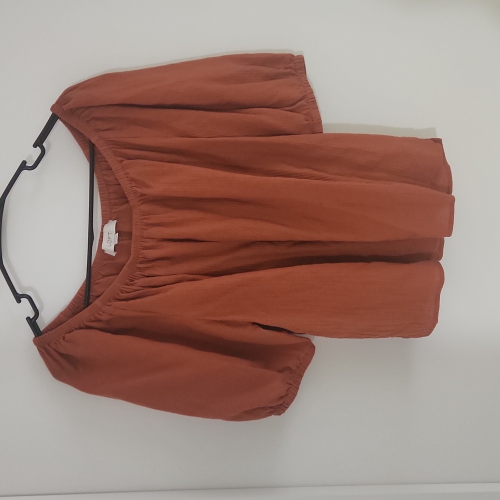 LOFT Women's loose fitting top - Size Large ( fits like petite medium)